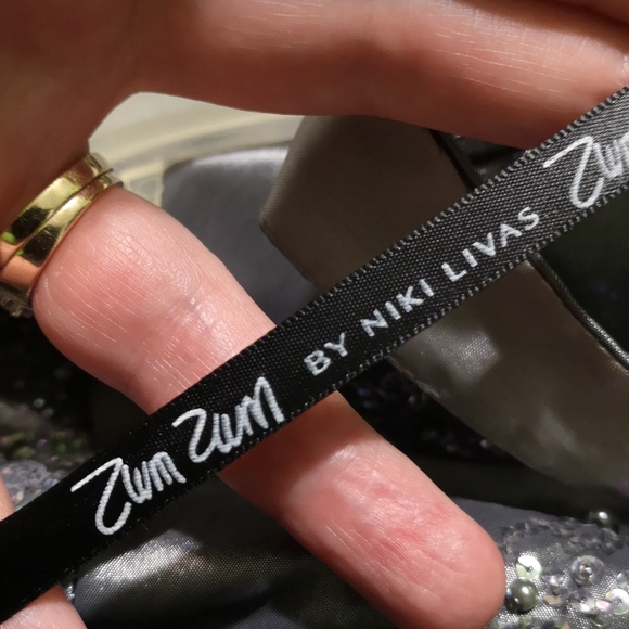 ❤️Host Pick❤️Laura metallic ball gown with puffy skirt. - Picture 6 of 8